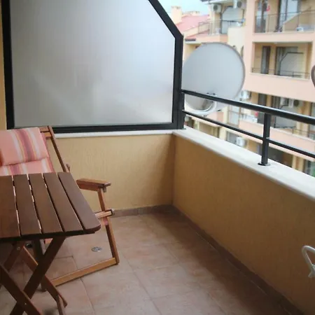 Апартамент Apartament S Vidom Na Bassein Свети Влас