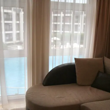 アパート Apartament S Vidom Na Bassein *